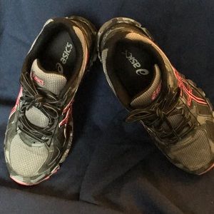 Asics women’s gel running shoes. Sz 6.5